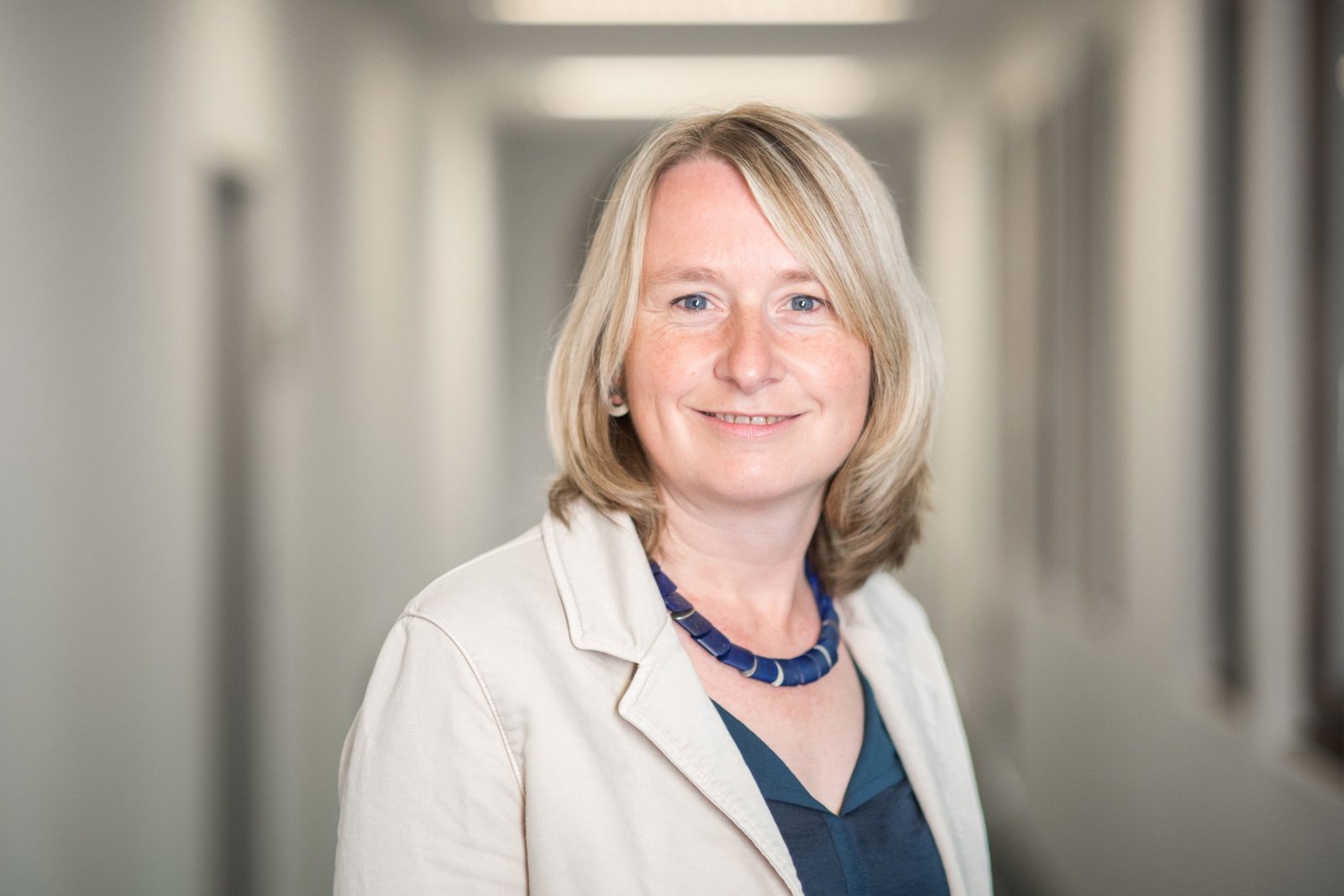 Funktionsoberärztin Dr. med. Julia Maria Adamschewski Funktionsoberärztin Dr. med. Julia Maria Adamschewski